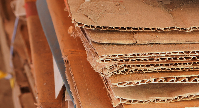 en-cutting-recycled-paper-generates-dust